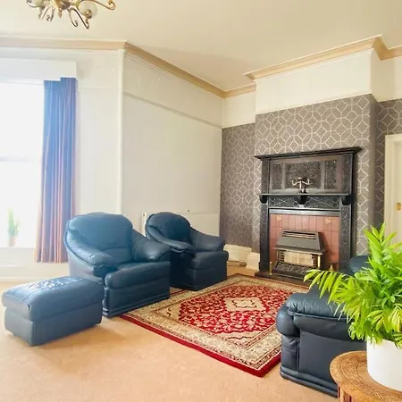 Apartment Spacious Flat In A Victorian House - Free Parking *