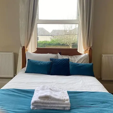 Spacious Flat In A Victorian House - Free Parking Apartment