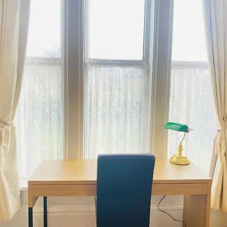 Spacious Flat In A Victorian House - Free Parking * Bradford (West Yorkshire)